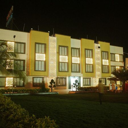 Safari Hotel & Resort Somnāth Esterno foto