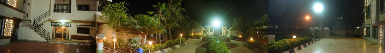 Safari Hotel & Resort Somnāth Esterno foto